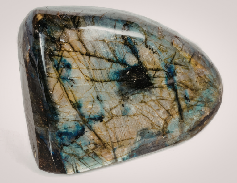 Labradorite Crystal: Awakening Magic & Transformation
